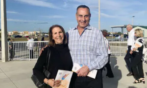 Shen Yun Sends a Wonderful Message to the World, Says Retired Executive
