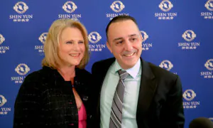 Venice Theatergoer Says Shen Yun Is About ‘The Expression of Faith’ and ‘Standing Up to Tyranny’