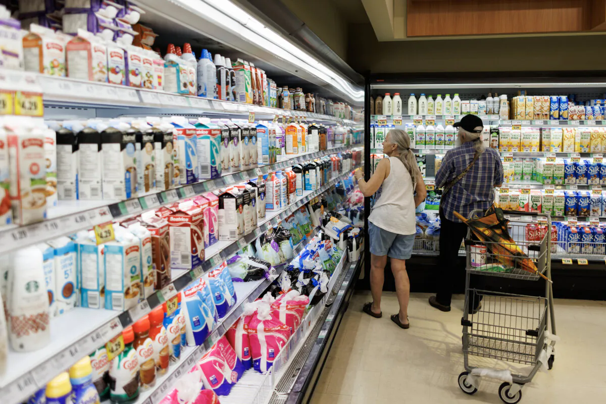 People shop inside a Metro grocery store in Toronto, on July 18, 2023. (The Canadian Press/Cole Burston)
