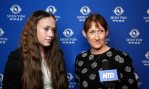 Mother and Daughter Call Shen Yun ‘Breathtaking’ and ‘Mesmerizing’