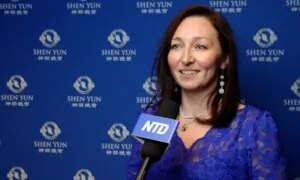 Theatergoer Says Shen Yun Is ‘Absolutely Delightful’