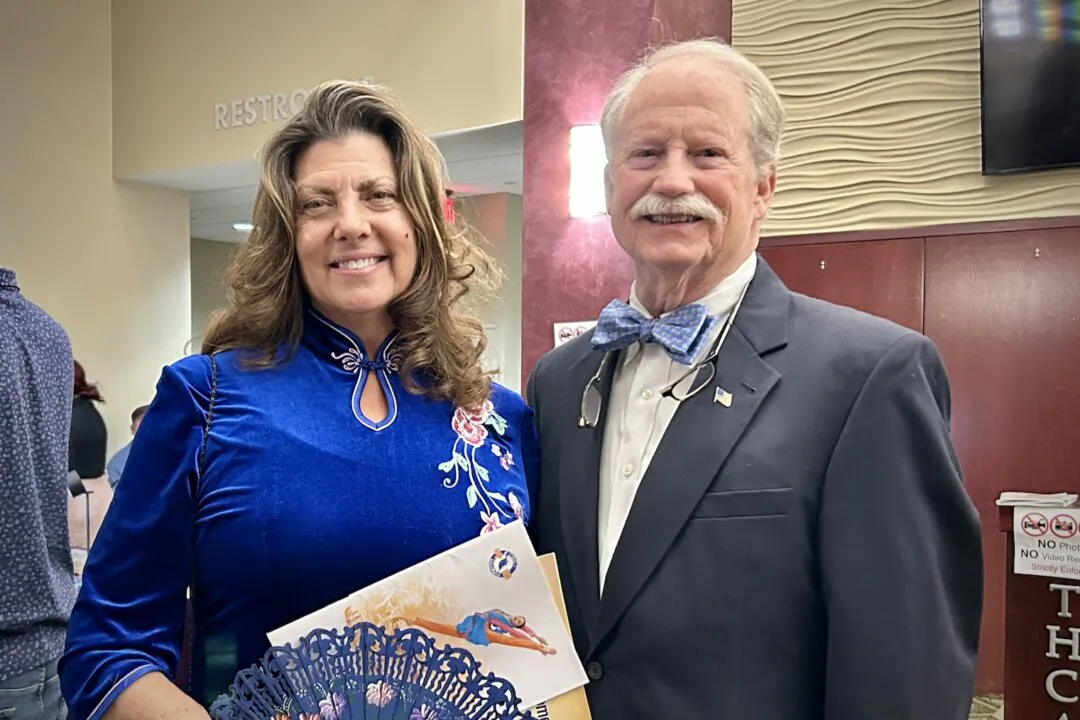 Bill and Susan Gundlach enjoyed Shen Yun's evening performance at the Thrasher-Horne Center in Orange Park, Fla., on Jan. 29, 2025. (Teng Dongyu/The Epoch Times)