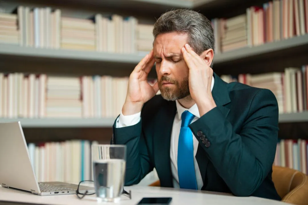 Severe headaches can significantly impact quality of life. TCM techniques, such as acupressure massage, can aid in both the prevention and treatment of headaches. (Volodymyr TVERDOKHLIB/Shutterstock)