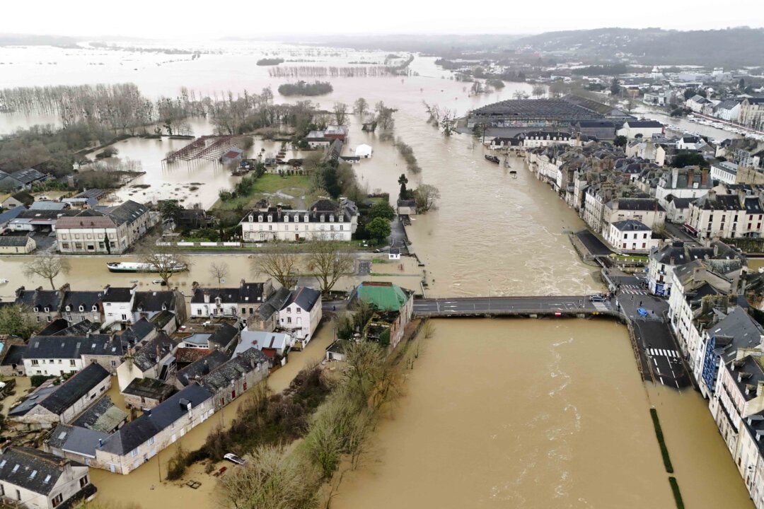 Day in Photos: Flood in France, Rebellion in Goma, and Protests in Manila