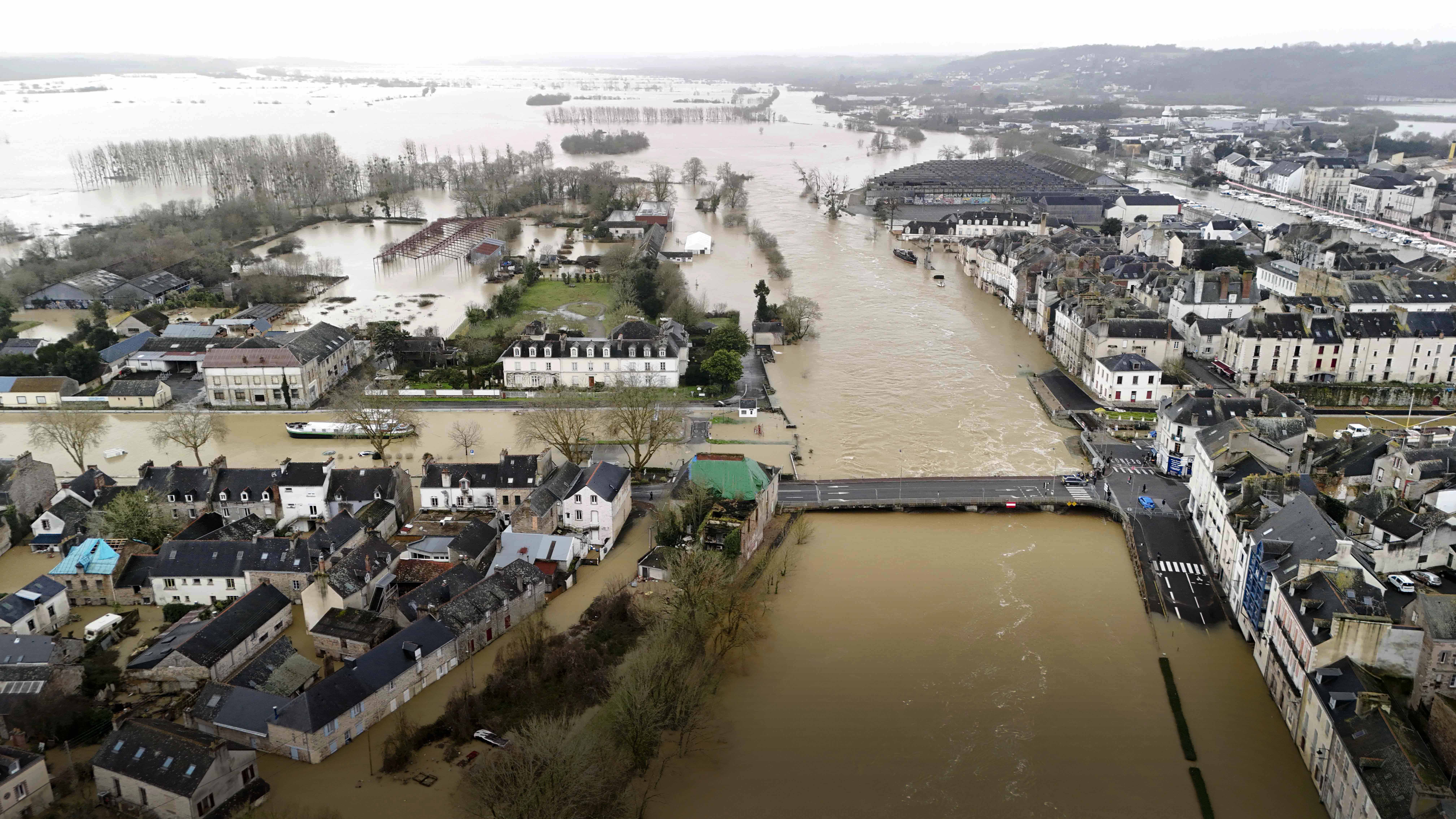 Day in Photos: Flood in France, Rebellion in Goma, and Protests in Manila