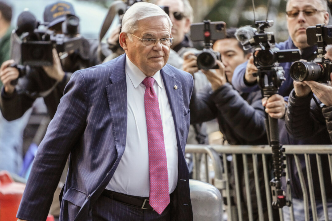 Prosecutors Seek 15-Year Sentence for Menendez