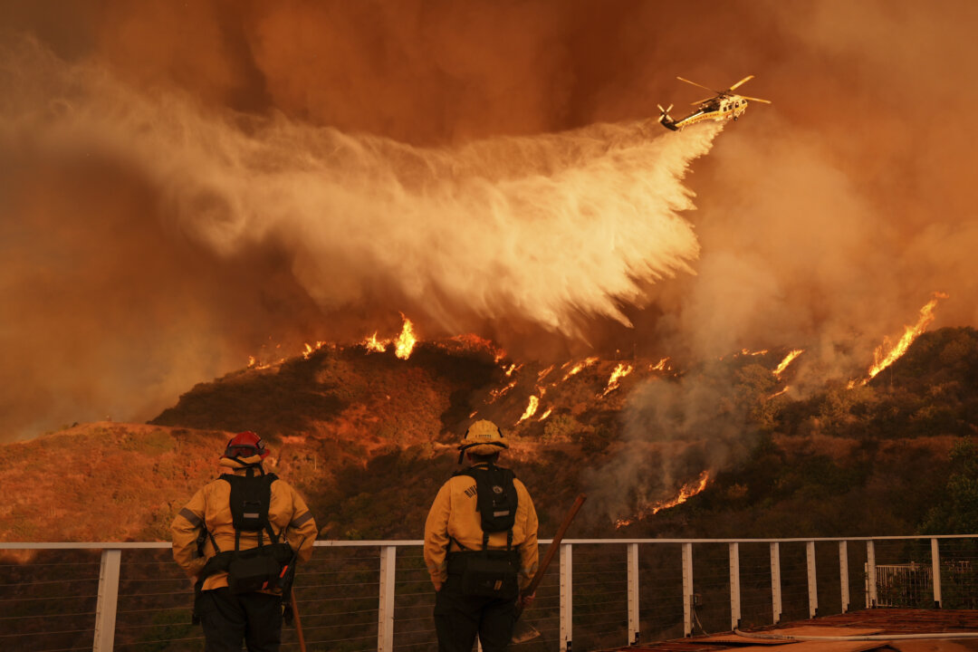 Canada Sending 60 Firefighters to Help Quell Californias Wildfires