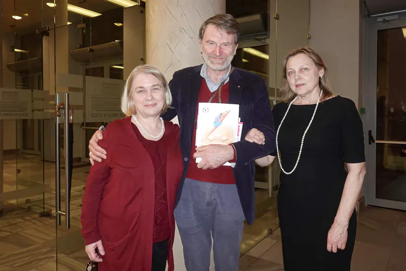 Swietłana Dumańska (R) and friends enjoyed Shen Yun at the Grand Theater in Łódź, Poland, on Jan. 19, 2025 (The Epoch Times)