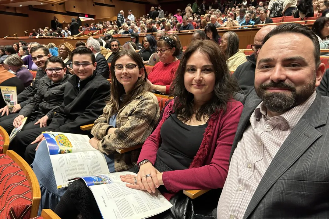 James and Tara Harlan with their children at Shen Yun's evening performance a the SAFE Credit Union Performing Arts Center on Jan. 31, 2025. (Nan Su/The Epoch Times)