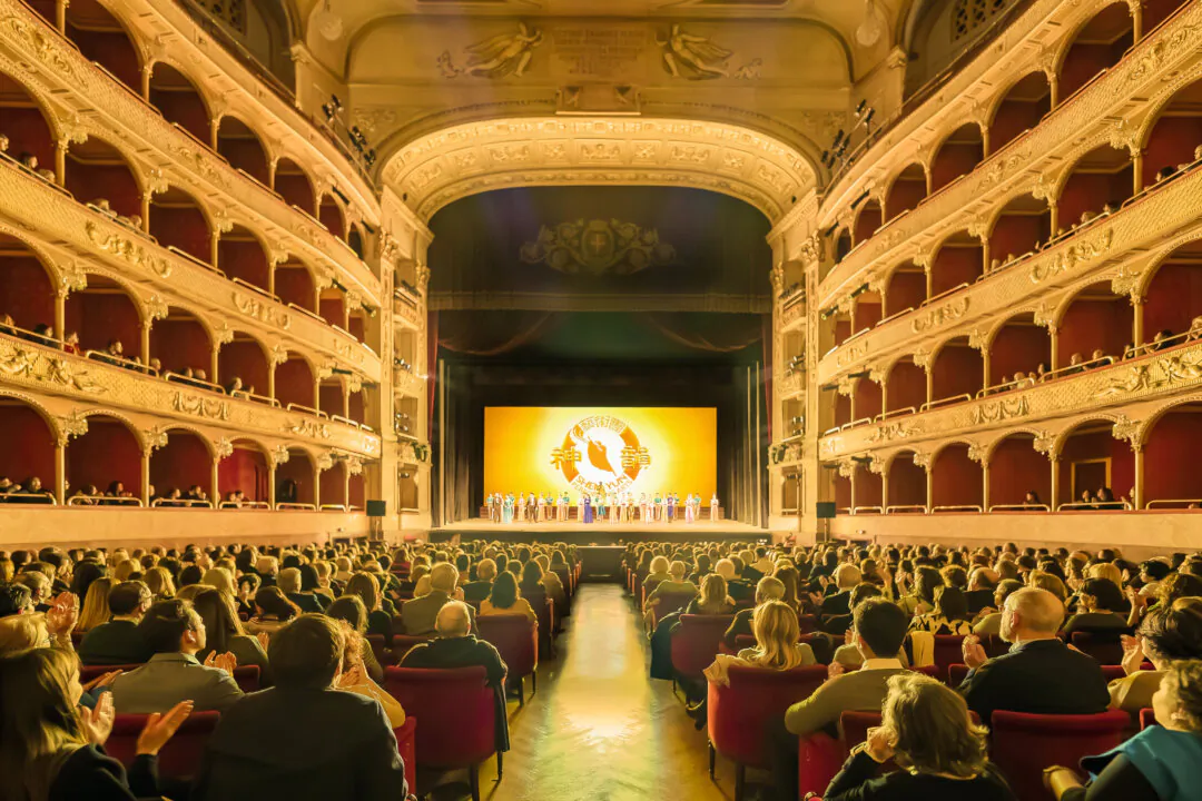 Shen Yun New York Company performs to a full house at the Teatro dell'Opera di Roma in Rome, Italy, on Feb. 1, 2025. (Leo Botna/The Epoch Times)