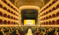 Rome Welcomes Shen Yun With Gift, Thunderous Applause, After Long-Awaited Return