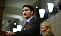 Trump and Trudeau to Talk as Canada Braces for Trade War With Its Southern Neighbour