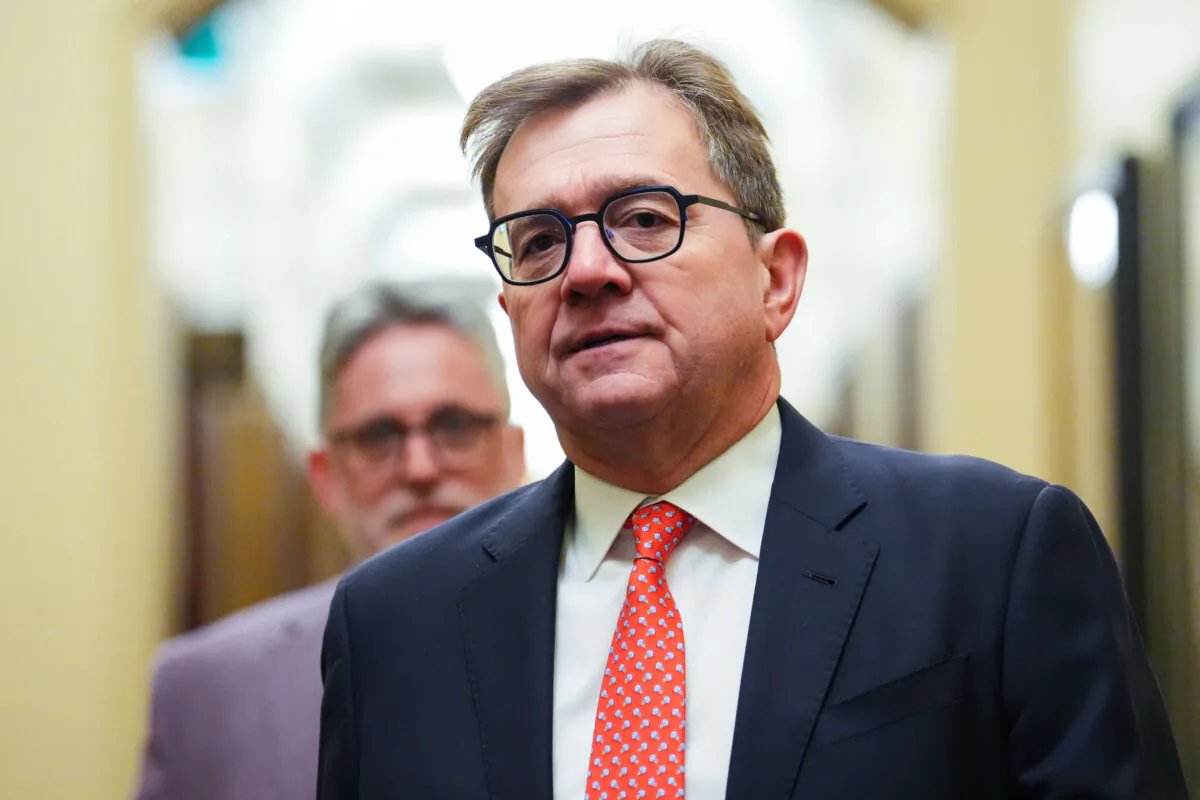 Minister of Energy and Natural Resources Jonathan Wilkinson arrives for a Liberal caucus meeting in Ottawa on Jan. 8, 2025. (The Canadian Press/Sean Kilpatrick)