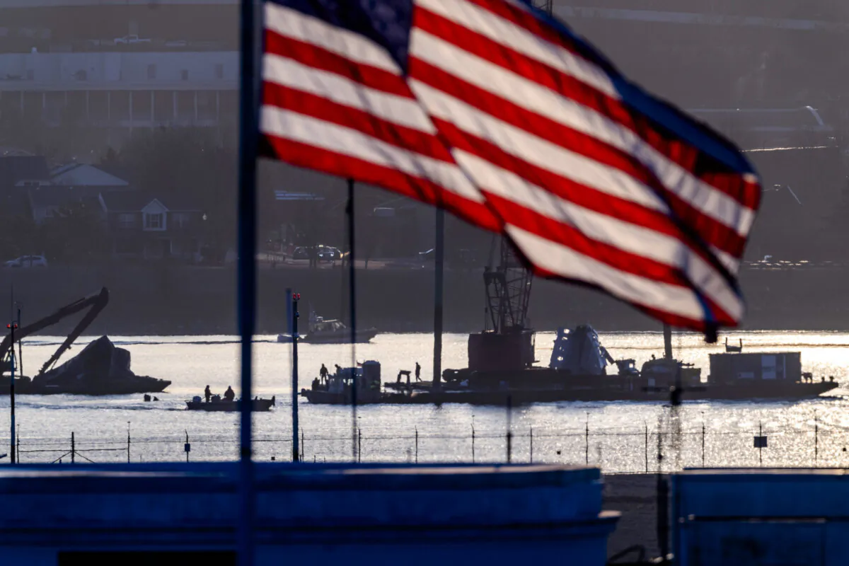 Salvage crews work near the wreckage site in the Potomac River of a mid-air collision between an American Airlines jet and a Black Hawk helicopter, at Ronald Reagan Washington National Airport  in Arlington, Va., on Feb. 4, 2025. (Ben Curtis/AP Photo)