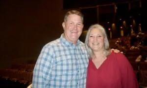 ‘The Dancing Captivates Me,’ Says Shen Yun Audience Member in Texas