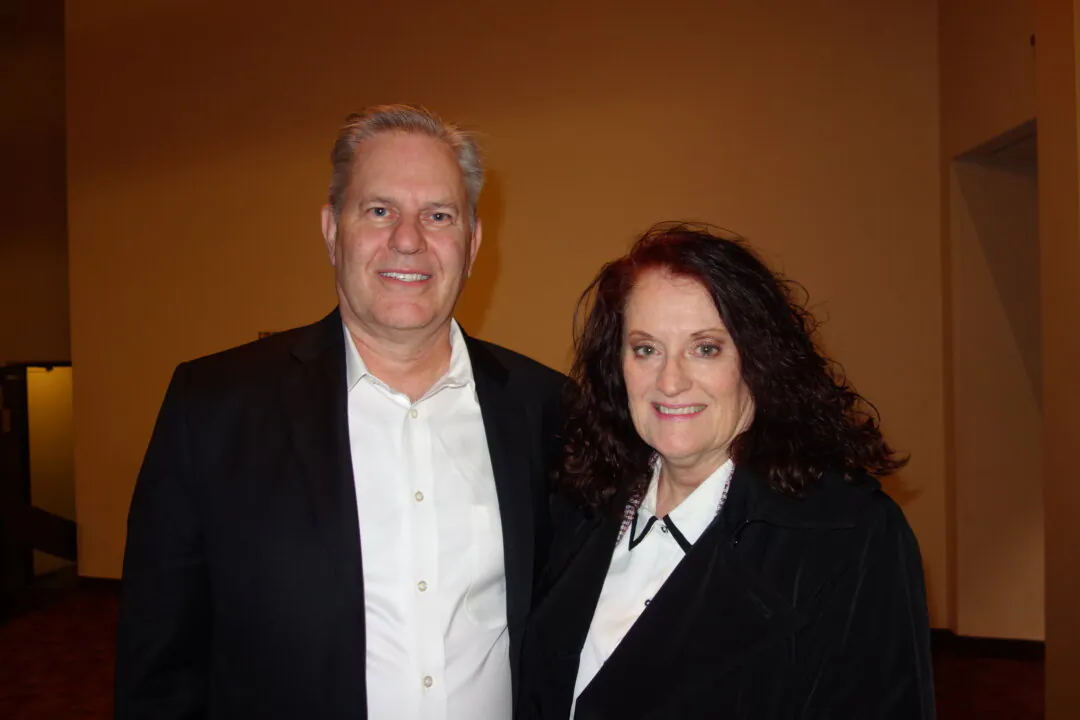 Kurt Stende and Suzanne Reed at the Shen Yun Performing Arts performance at William Saroyan Theatre on Feb. 5, 2025. (Lily Yu/The Epoch Times)