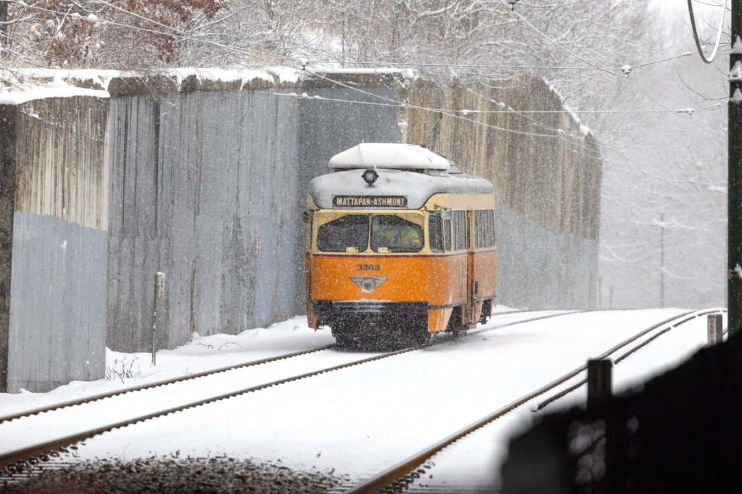 Snow Fast Moving Fast Moving Storms Leaves Fluffy Piles of Snow Across New England | The ...