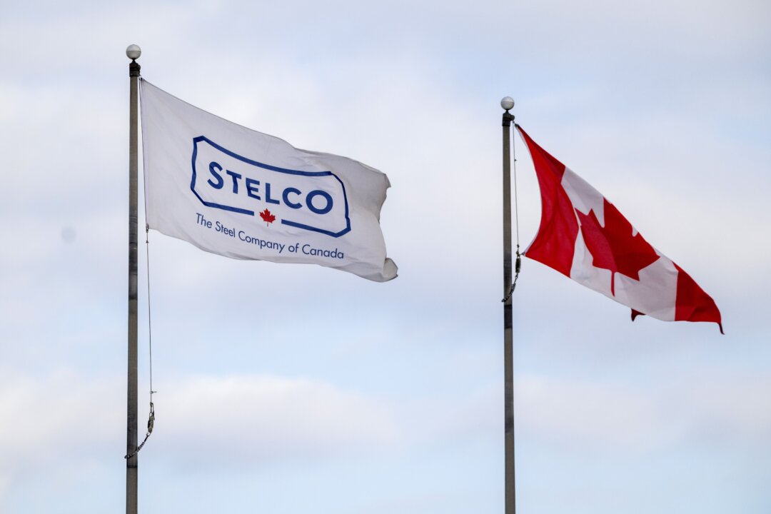 Stelco CEO Says He Has Right to Idle Operations in Hamilton After Carney Threatens Action