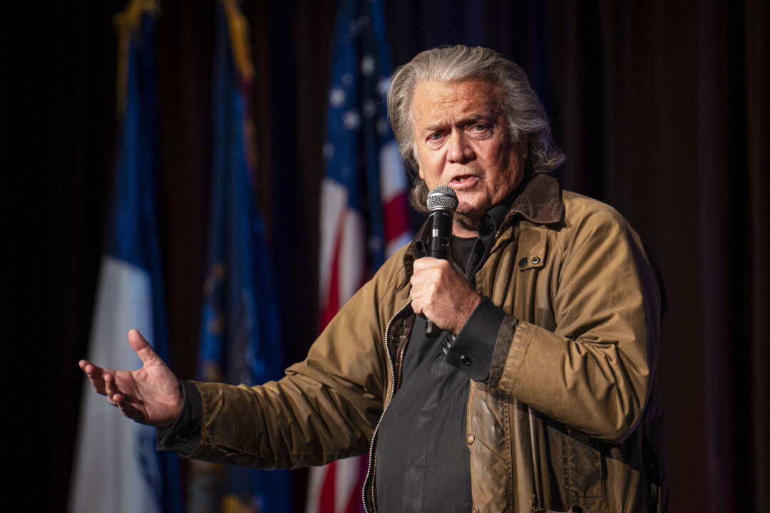 Judge Blocks DOJ Bid to Dismiss Indictment Against Bannon