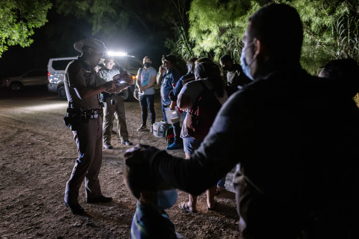 Illegal immigrants from Venezuela turn themselves in to Texas state troopers after crossing the border from Mexico into Del Rio, Texas, on May 18, 2021. (John Moore/Getty Images)