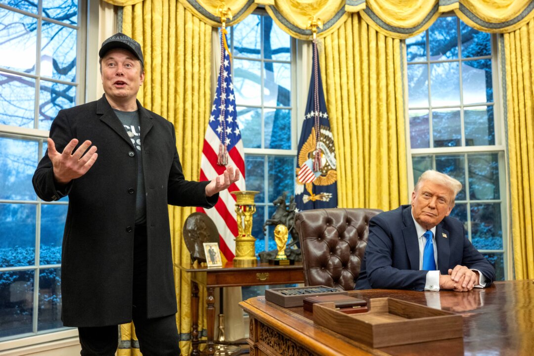 Trump Orders Federal Agencies to Work With DOGE to Cut Staff, Limit Hiring