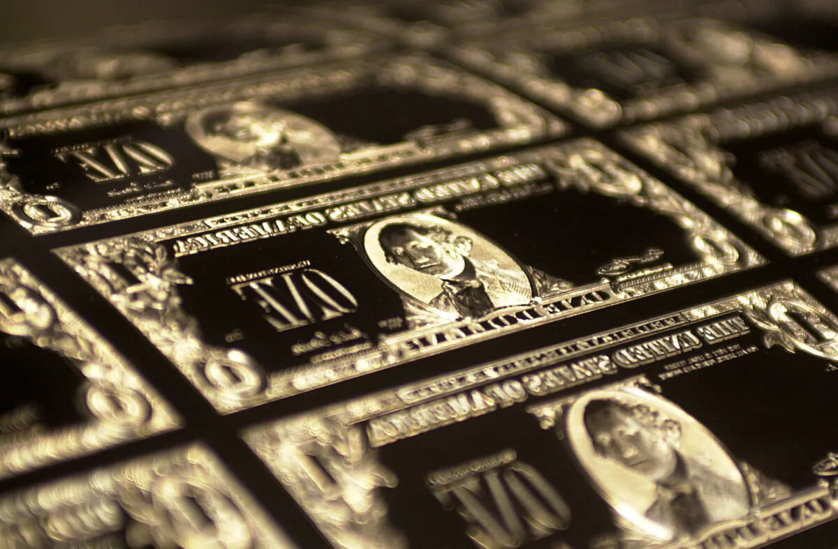 A one dollar chrome printing plate bearing the signatures of U.S. Secretary of Treasury Paul O'Neill and U.S. Treasurer Rosario Marin on Nov. 21, 2001, during a tour of the Bureau of Engraving and Printing in Washington, D.C. (Shawn Thew/AFP via Getty Images)