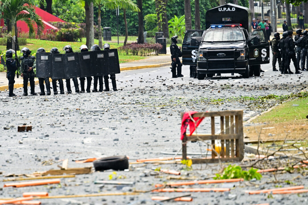Day in Photos: Protests in Panama, Scientists Detect Neutrino, and Valentine’s Photo at the Zoo