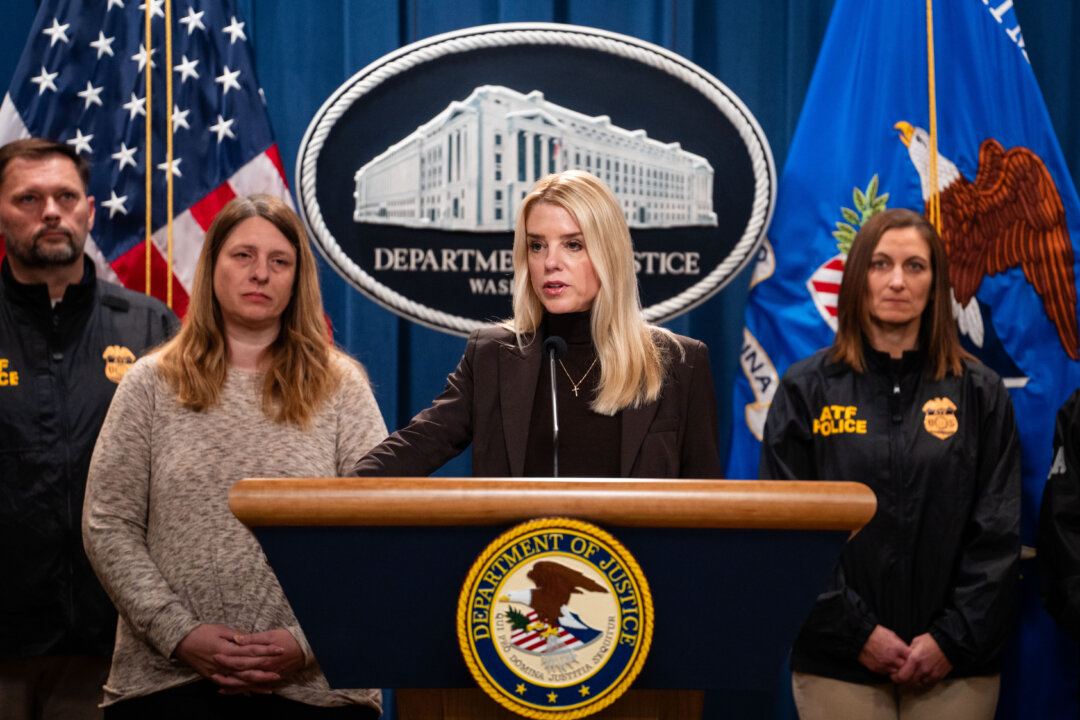Bondi Announces Lawsuit Against New York Over Handling of Illegal Immigration