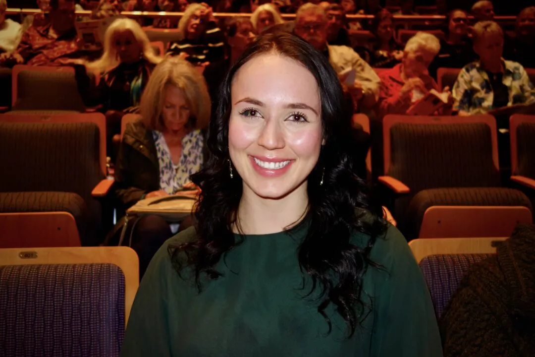 Penelope Popken enjoyed Shen Yun at the Ikeda Theater at Mesa Arts Center on Feb. 12, 2025. (Lily Yu/The Epoch Times)