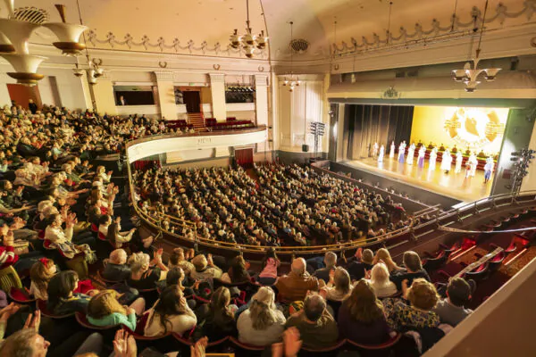 Shen Yun Performing Arts' curtain call at Bournemouth's Pavillion Theatre on Feb. 13, 2025. (Chen Bin/The Epoch Times)