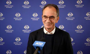Former German State Finance Minister Commends Shen Yun’s Courage