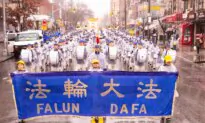 Thousands of Falun Gong Practitioners Hold Grand Holiday Parade in Brooklyn, New York