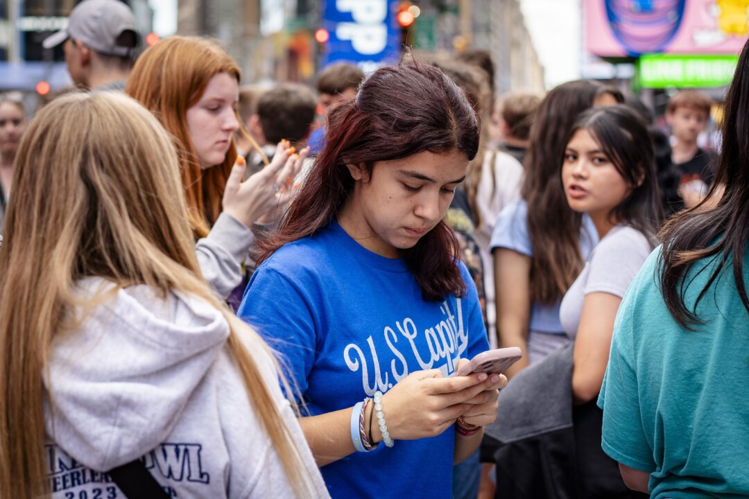 Lawmakers Grapple With How to Re-Engage America’s Tech-Reliant Youth