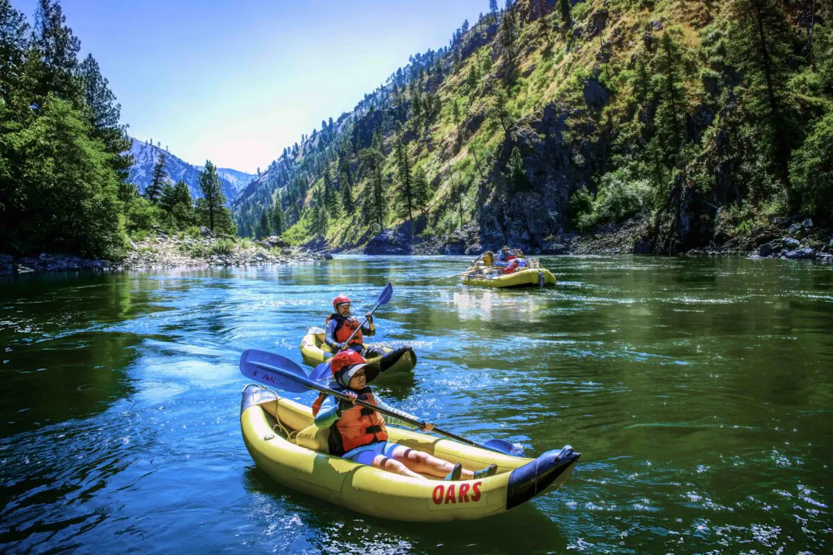 Paddlers explore the Main Salmon River in inflatable kayaks. (Maria Coulson)