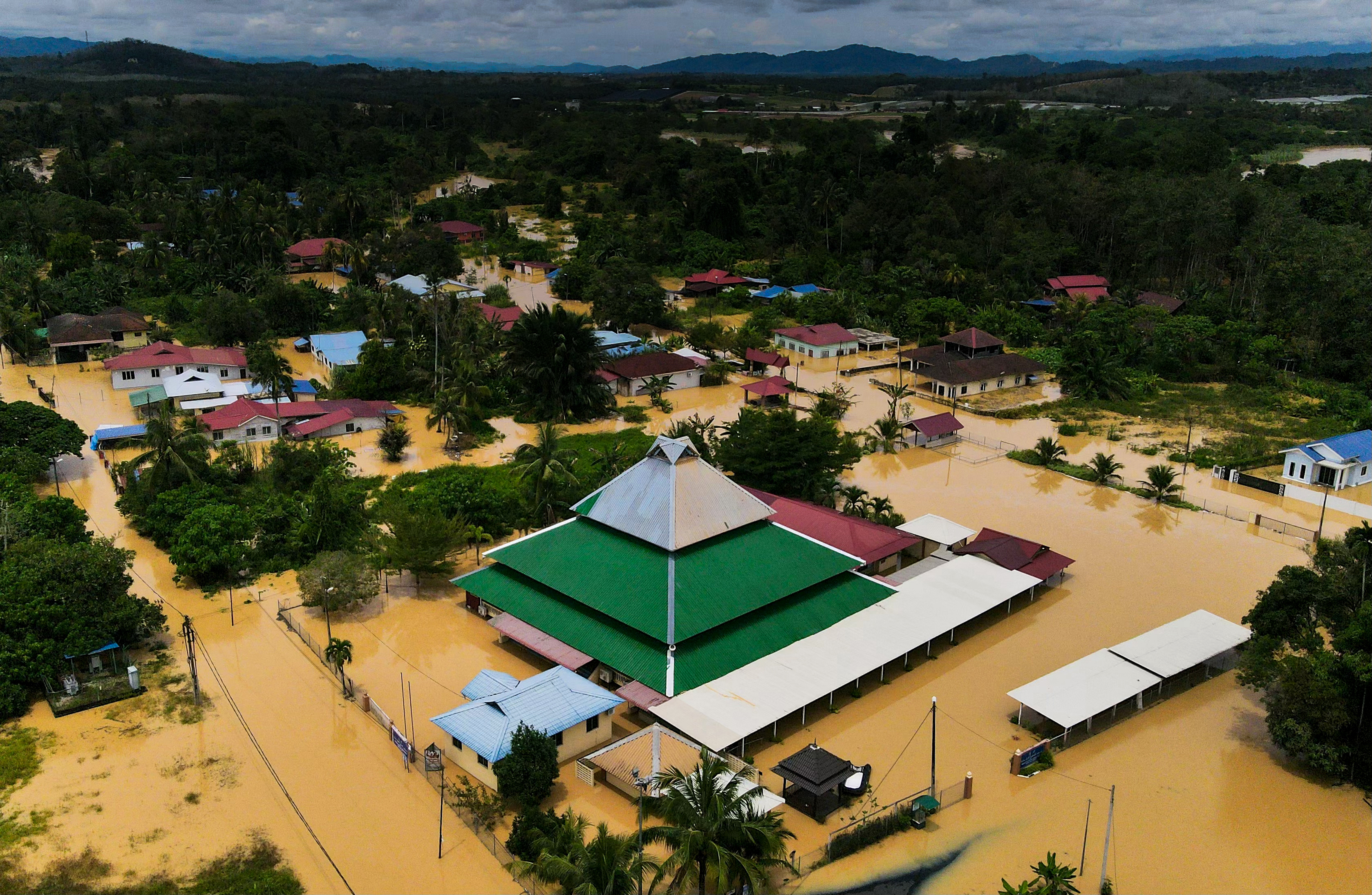 Day in Photos: Flooding in Malaysia, Sinkholes in England, and ‘Goat Grabbing’ in Afghanistan