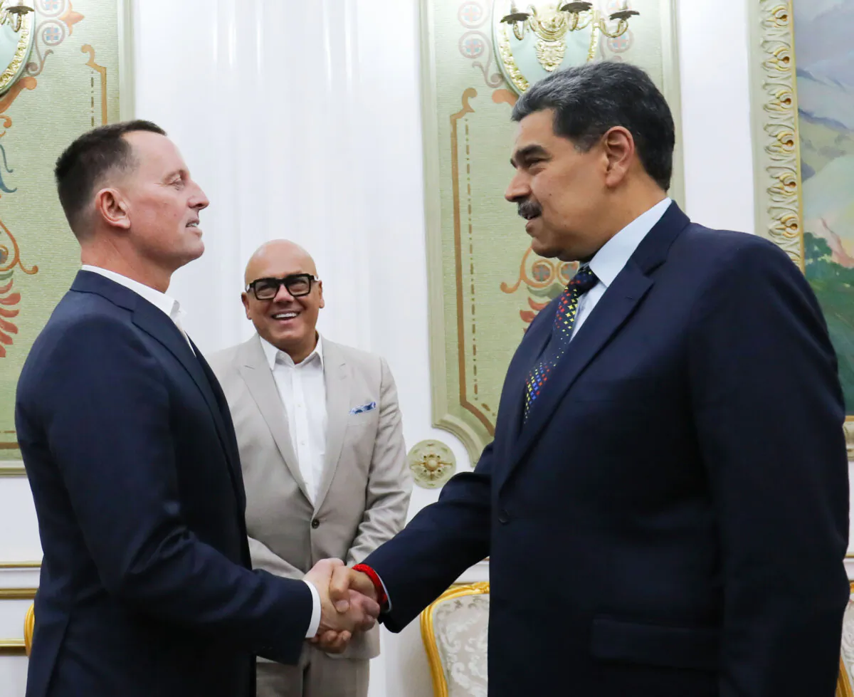 Venezuelan President Nicolás Maduro (R) shakes hands with Richard Grenell, President Donald Trump's special envoy, at Miraflores presidential palace in Caracas, Venezuela, on Jan. 31, 2025. (Venezuela's presidential press office via AP)