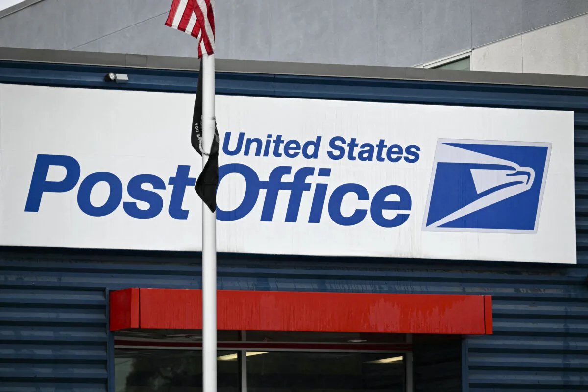 A USPS post office near Los Angeles International Airport on Feb. 5, 2025. (Patrick T. Fallon/AFP)