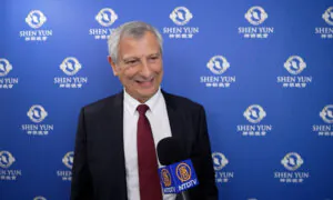 Shen Yun ‘Touches Us to the Very Depths of Our Hearts,’ Says French Theatergoer