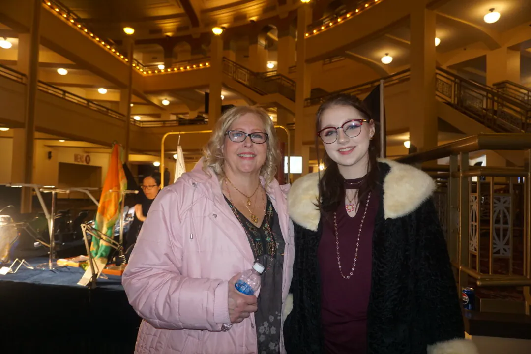Christa Lee Brynwood (L) watched the Shen Yun show at the Miller High Life Theatre on Feb. 22, 2025. (Yeawen Hung/The Epoch Times)