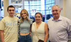 Go and See It, Theatergoers Say of Shen Yun