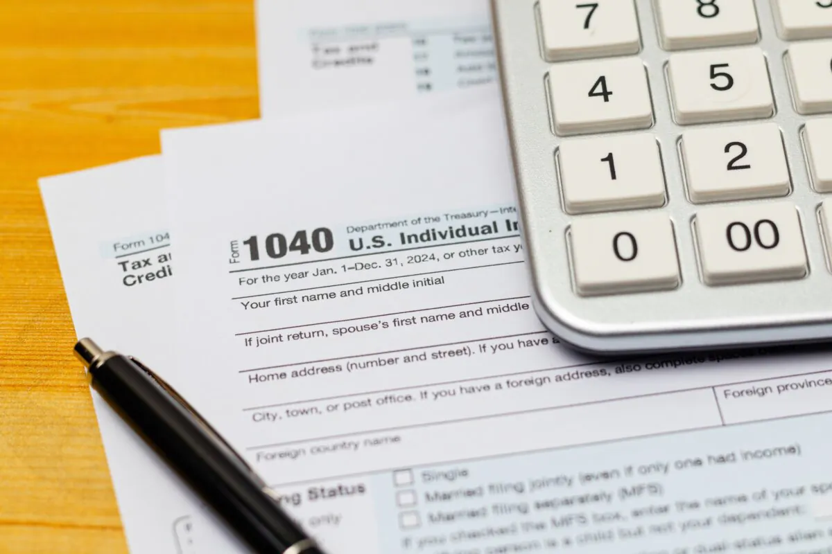 Filing your taxes can be a hassle. (neontetra1/Shutterstock)