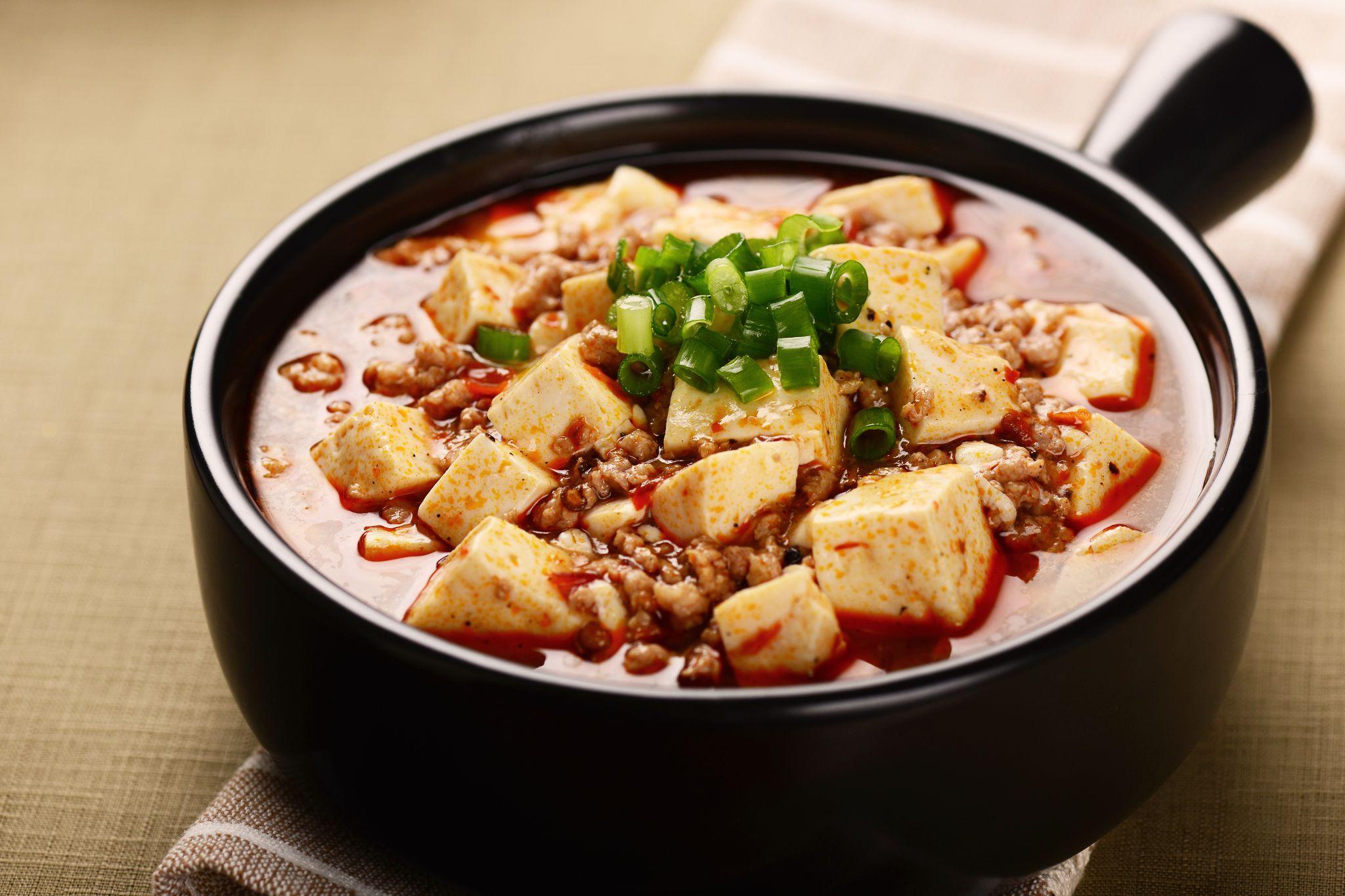 Green onions are an essential ingredient in Asian cuisine. (龔安妮／大紀元)