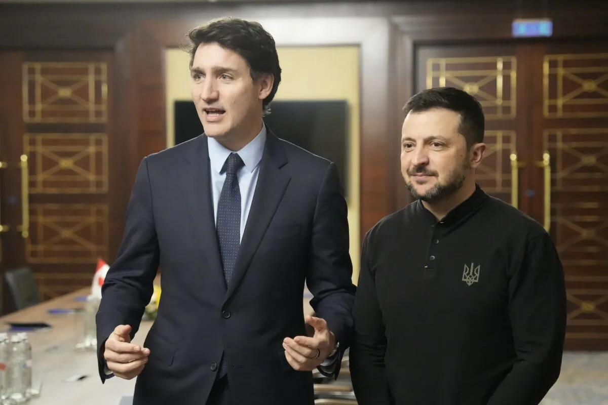 Canadian Prime Minister Justin Trudeau (L) and Ukrainian President Volodymyr Zelenskyy speak following a bilateral meeting in Kyiv, Ukraine, on Feb. 24, 2025. (The Canadian Press/Frank Gunn)