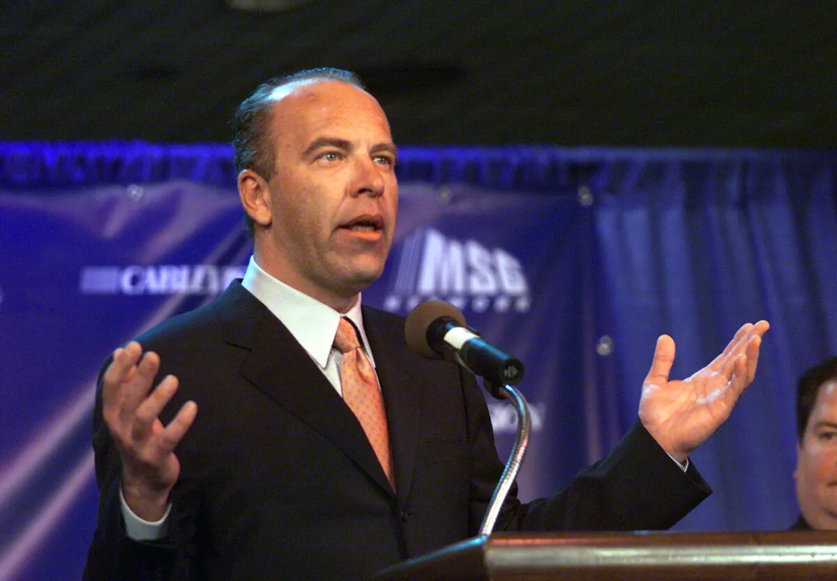Host Al Trautwig at a press conference to announce new 24 hour programming on the MSG Network, which will debut on April 1, 2002, at the Madison Square Garden in New York City. (Scott Gries/Getty Images)