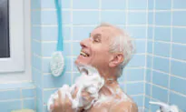 Winter Bathing Safety: How to Avoid Heat Stroke, Dizziness, and Falls