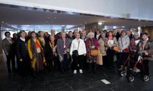 2 French Mayors Arrange Special Trip With About 50 People to See Shen Yun