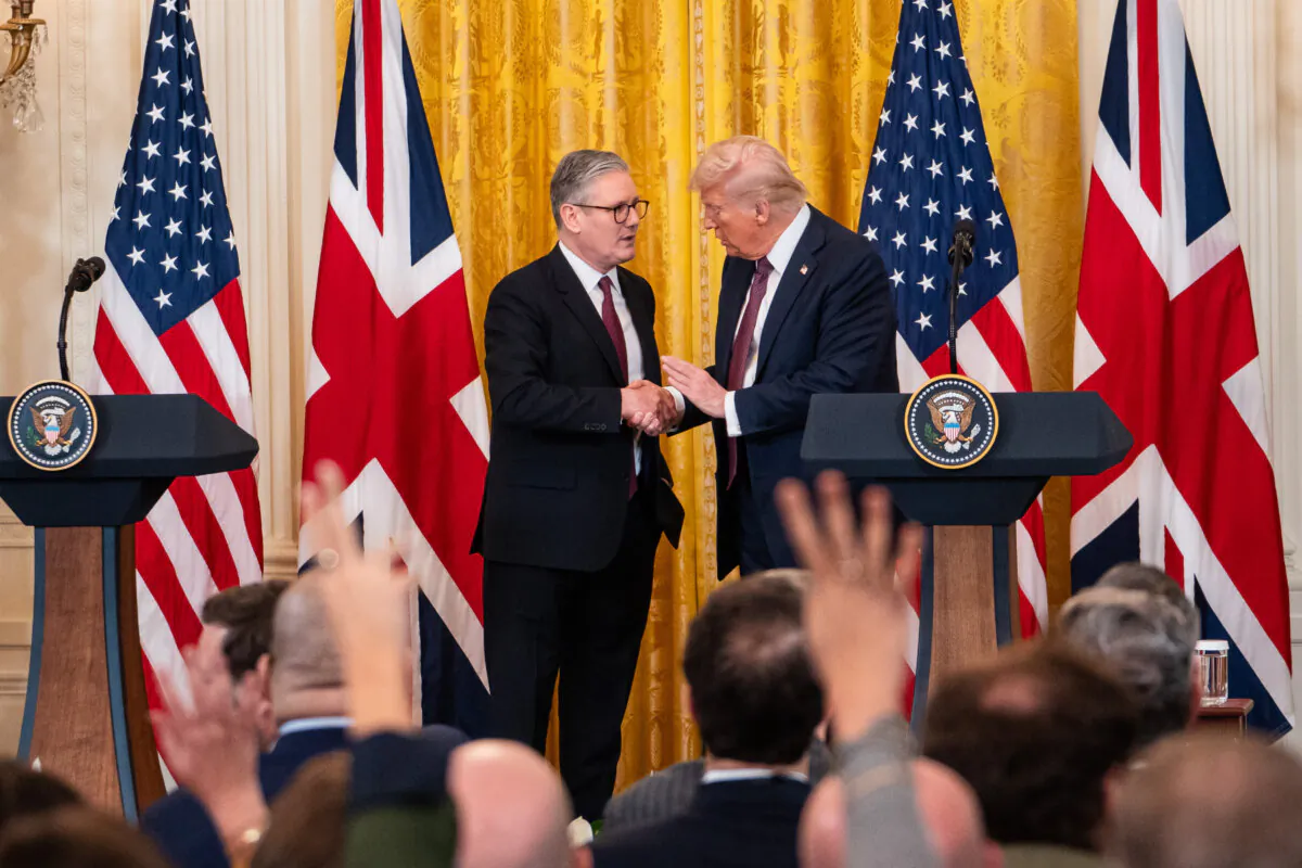 UK Prime Minister Keir Starmer and U.S. President Donald Trump shake hands after a joint press conference at the White House in Washington on Feb. 27, 2025. (Madalina Vasiliu/The Epoch Times)