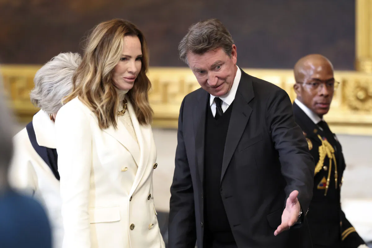 Former NHL player Wayne Gretzky (R) and his wife Janet Jones arrive before the 60th Presidential Inauguration in the Rotunda of the U.S. Capitol in Washington, on Jan. 20, 2025. (Kevin Lamarque/Pool Photo via AP)