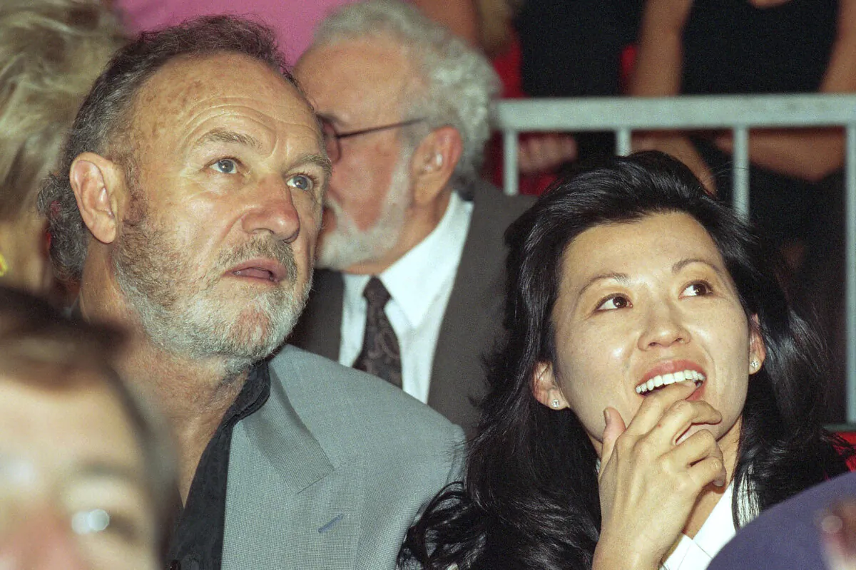 Actor Gene Hackman with wife Betsy Arakawa in June 1993. (AP Photo)