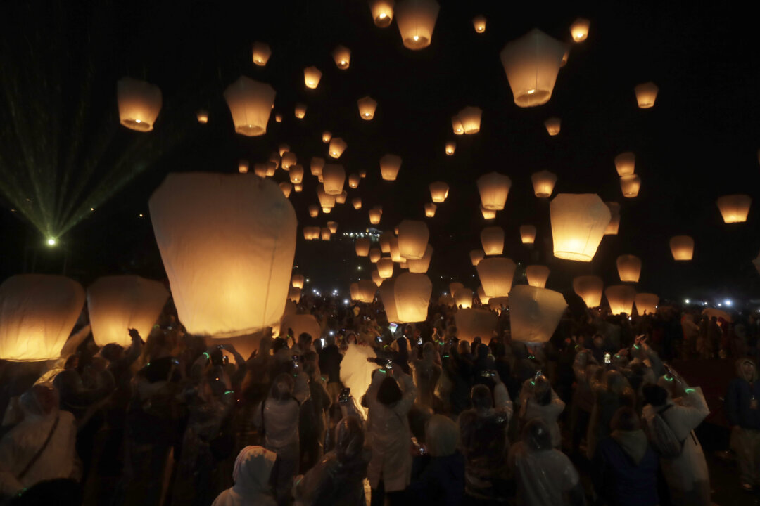 Thousands in Taiwan and China Celebrate the Lantern Festival With High ...